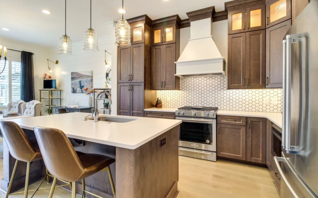 Charming Savannah Townhome - 1 Block to Riverwalk!