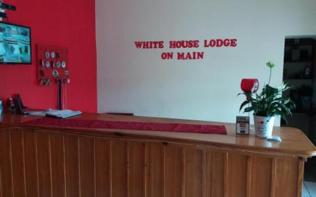 White House Lodge On Main