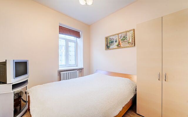 3 Bedroom Apartment near Deribasovskaya