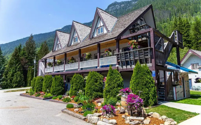 Peaks Lodge