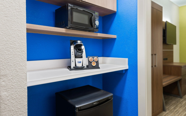 Holiday Inn Express & Suites Columbus Airport East by IHG