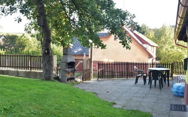Authentic Holiday Home with Garden near Trutnov