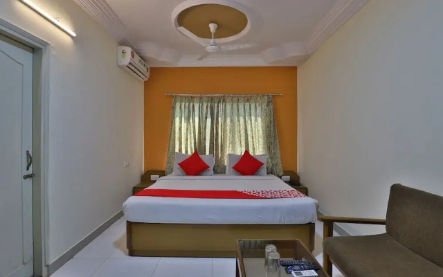 OYO 27897 Hotel The Grand Bansi