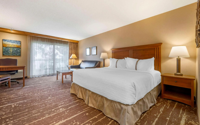 Best Western Premier The Lodge on Lake Detroit