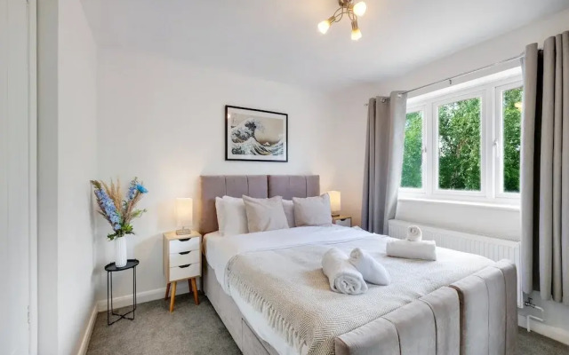 Sharp Close 4 Bedroom 2 Bath - Aylesbury