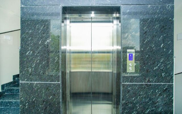 Oyo 18836 Orchid Suites