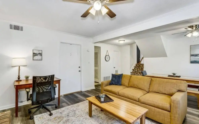 Near Downtown Beach House Apt