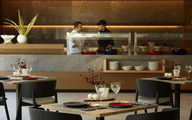 The Ixian Grand & All Suites Hotel