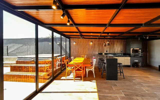 Casa com 4 Su tes Jacuzzi e Lareira Externa