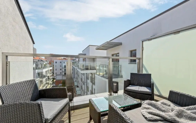 Waterlane Riverside SPA, Pool & Gym by Downtown Apartments