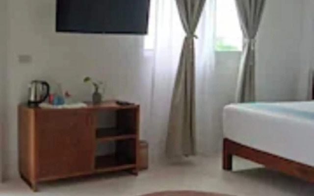 Noah Beach Hotel & Suites