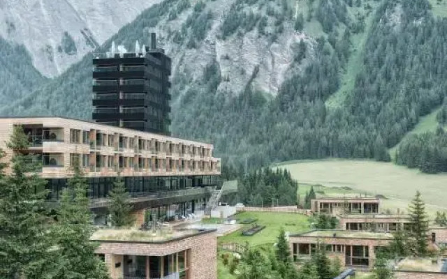 Chalet Gradonna Mountain Resort.1