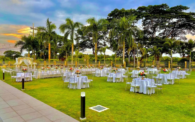 Luisita Central Park Hotel