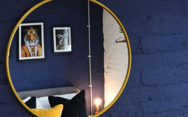 Quirky and Cool Christmas Steps 2 bed