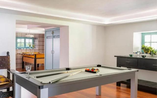 Villa Alfonso, Luxury Villa In Midtown, Parking