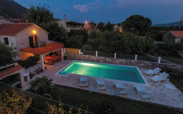 Nice Home in Ostrvica With Wifi and 5 Bedrooms