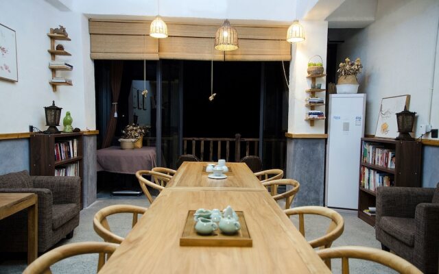 Floral Hotel Qiandaohu Deyishe Inn