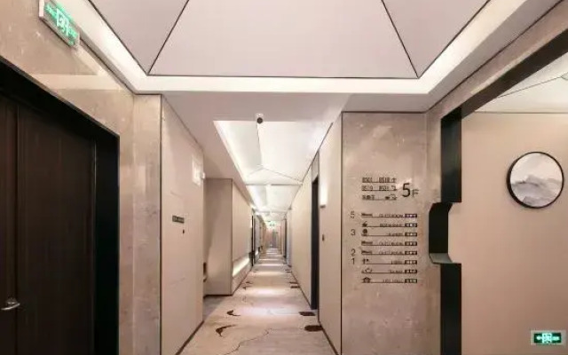 Moshang Qingju Hotel (Wuhan University of Technology, Jiedaokou)