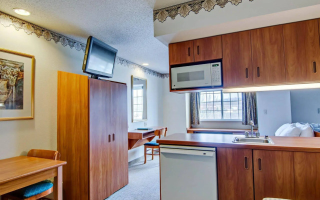 Quality Inn & Suites I-81 Exit 7