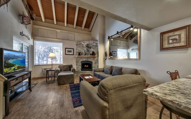 Newly Remodeled 1 Bed and Loft at Lakeland Village