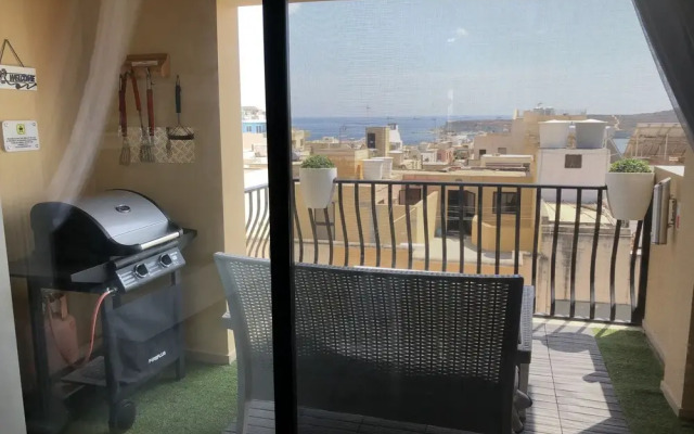 Sea View 2 Bed Apartment Close to Beach