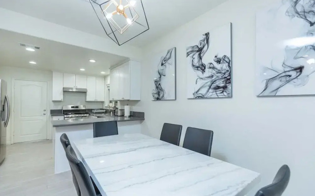 Elegant Pasadena Retreat Prime Comfort Awaits