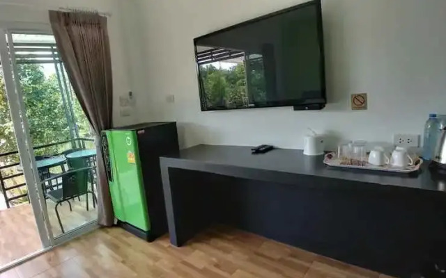 Thipburee Riverside Hotel