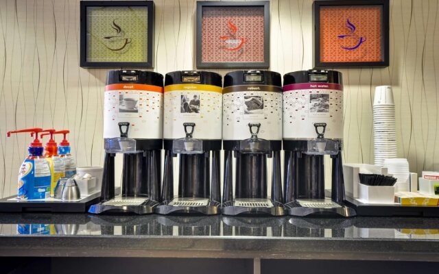 Hampton Inn Kansas City-Airport