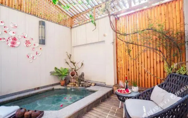 Wan Xiang Hot Spring Malong Courtyard