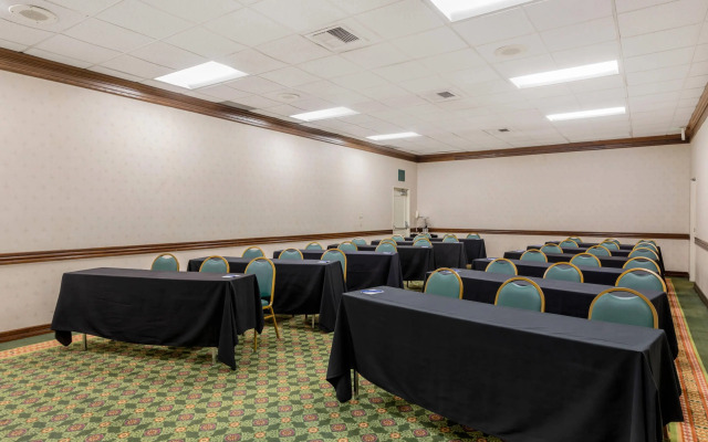 Clarion Hotel Anaheim Resort