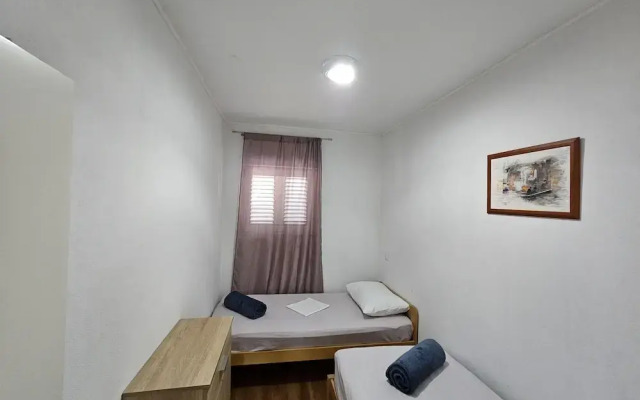 Modern Apartment Nikola in a Quiet Area