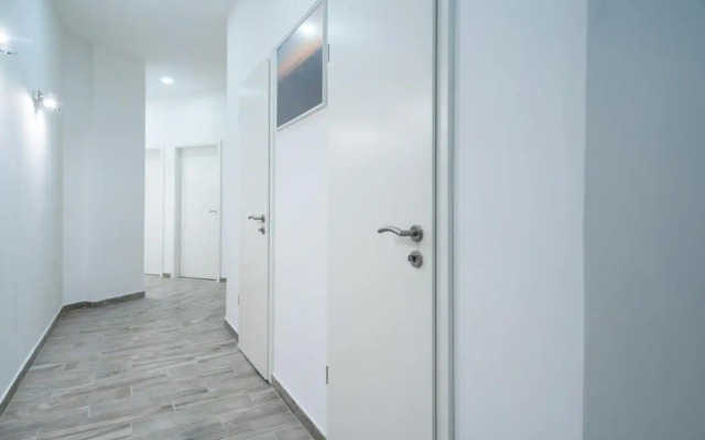 Modern stylish studio at central location