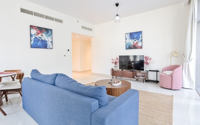 Luxury StayCation - Huge 2 Bedroom Lav