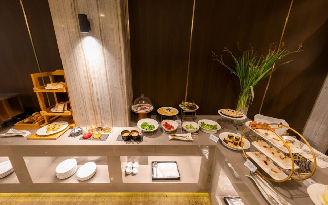 Nhat Ha Lavish Hotel