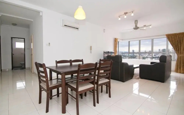 Comfy 3BR Home With Klcc View