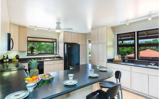 Hale Poola 5 Bedroom Home