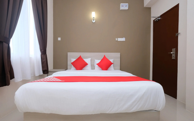 Super OYO 43935 Mancalin Hotel