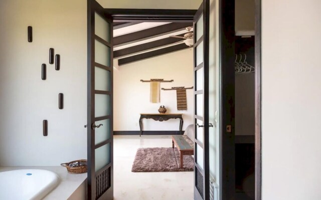 Sunny Vacation Condo 7