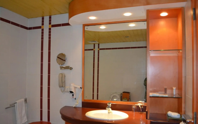 Gulf Court Hotel