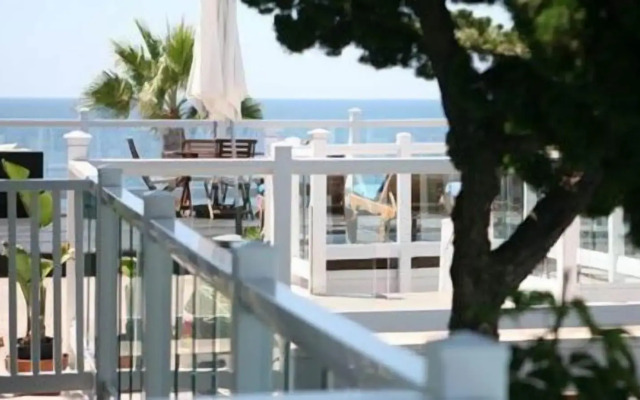 Capri Laguna on the Beach