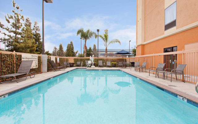 Hampton Inn & Suites Clovis-Airport North