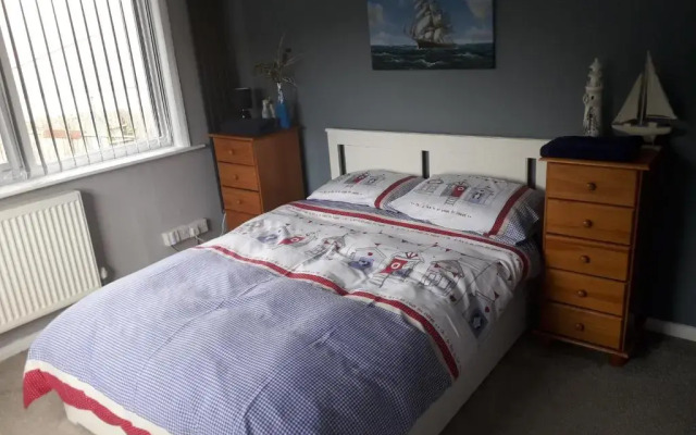 Admirals Apartment sleeps 4 adults 2 children EV Point
