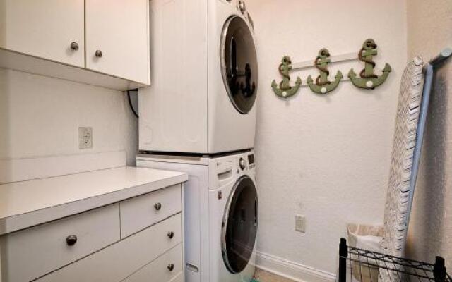 Mandalay Beach Club 1006P