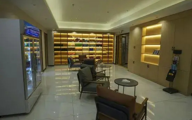 Continent Business Hotel (Changchun West Railway Station)
