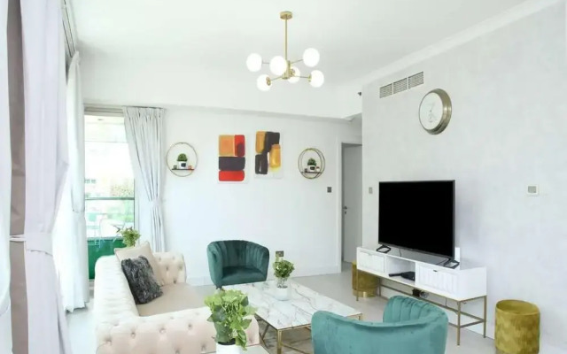 Cozy 2BR With Balcony The Greens