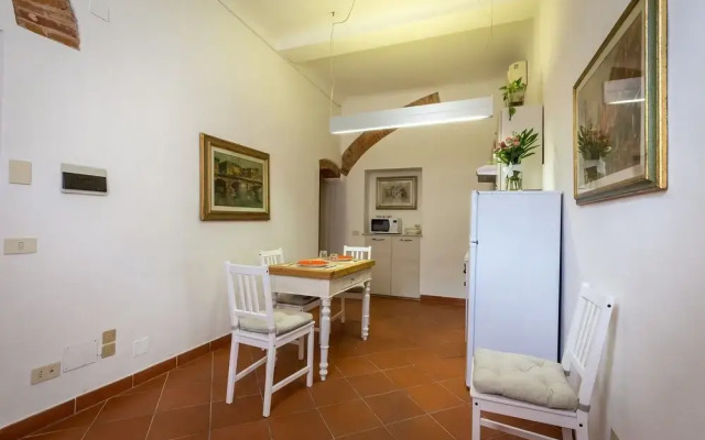 Classic Tuscany Apartment A by Mmega