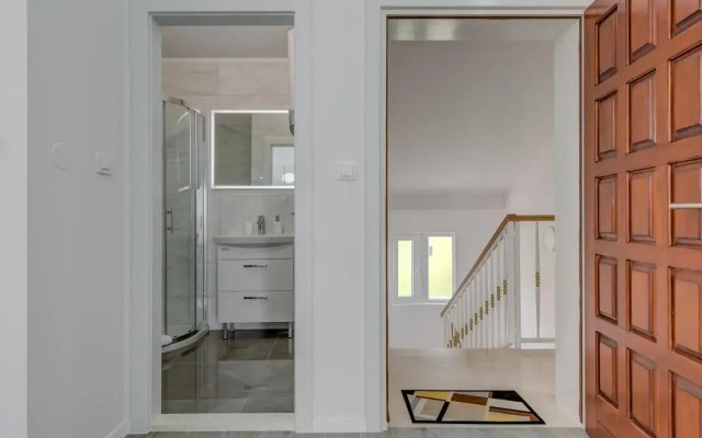 Spacious Modern Apartment Miljak - 1min to the beach