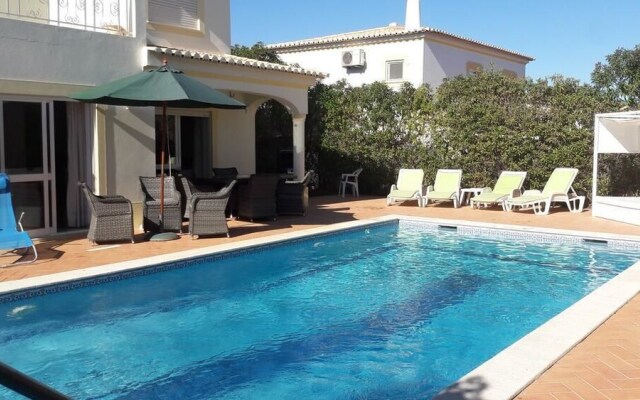 Rent Villa and Apartment in Oasis Parque Country Club, Nr. Portimao, Algarve