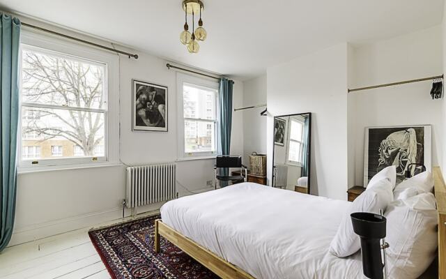 Hackney - Victoria Park: Generous 2 Bed Terrace