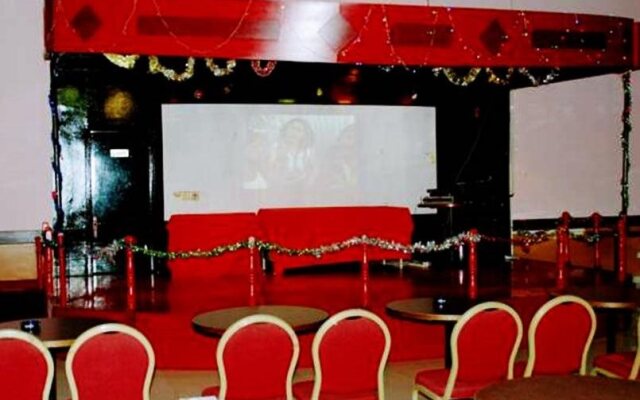 OYO 142 Al Sharqiya Sands Hotel